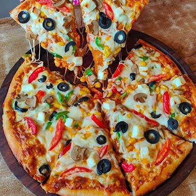 Veg Onion Cheese Treat pizza