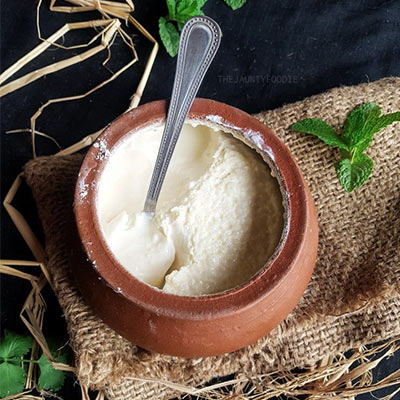 Sada Tok Doi (টক দই)